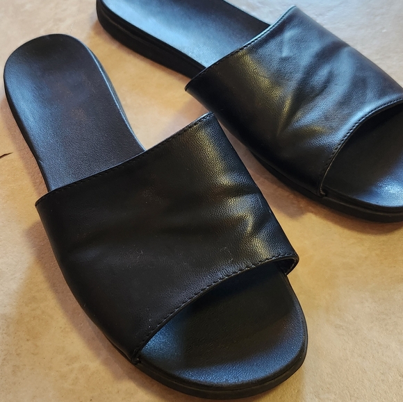 Leather strap sandals - Picture 3 of 3